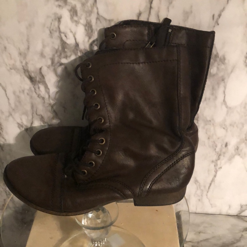 Used 7.5 brown boot man made from China